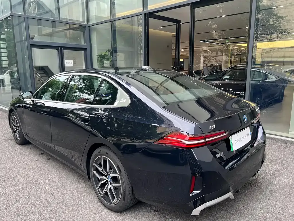 BMW i5 — фото 4