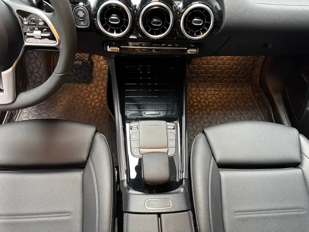 Mercedes-Benz GLA — фото 10