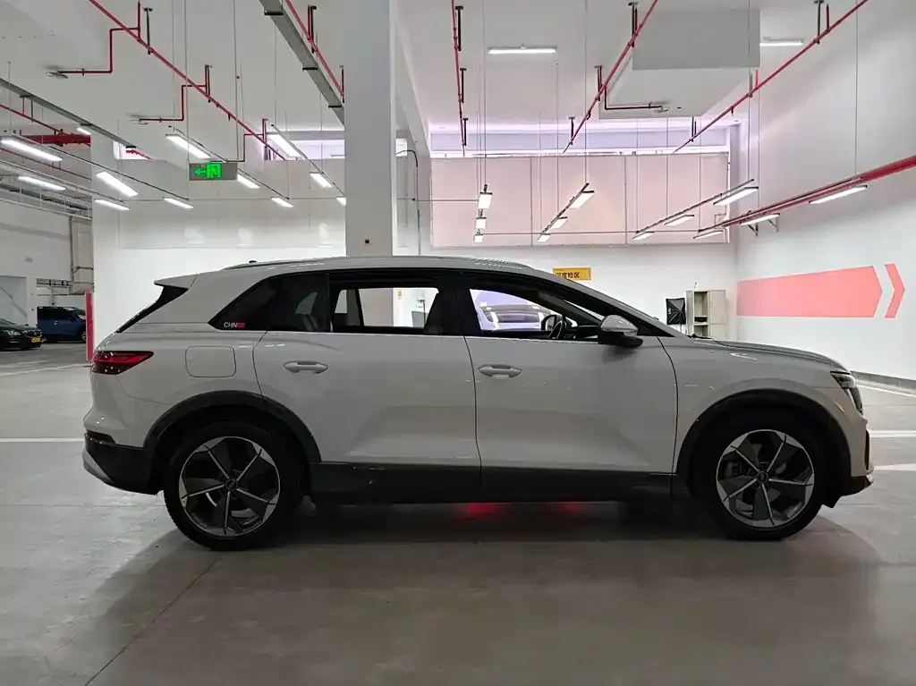 Audi Q5 e-tron — фото 3