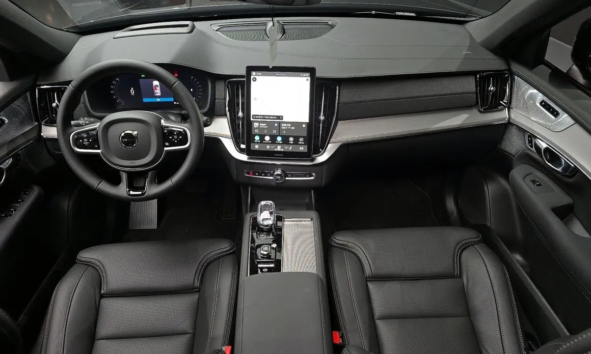 Volvo XC90 — фото 9