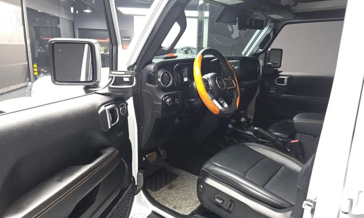 Jeep Wrangler — фото 5