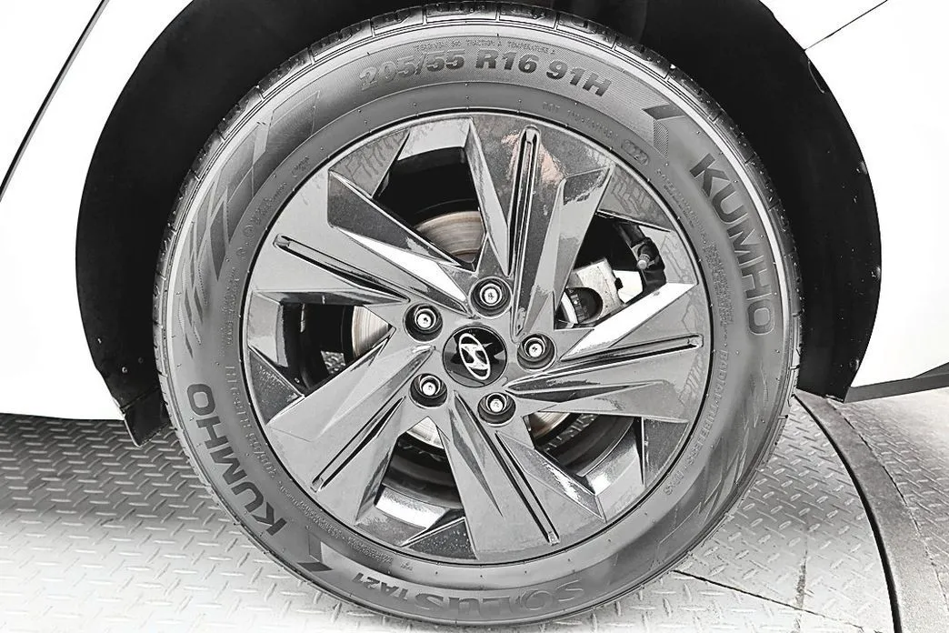Hyundai AVANTE — фото 9