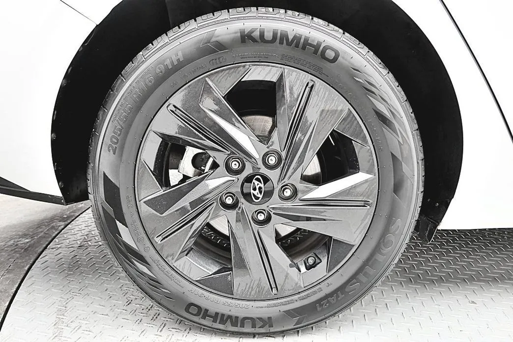 Hyundai AVANTE — фото 10