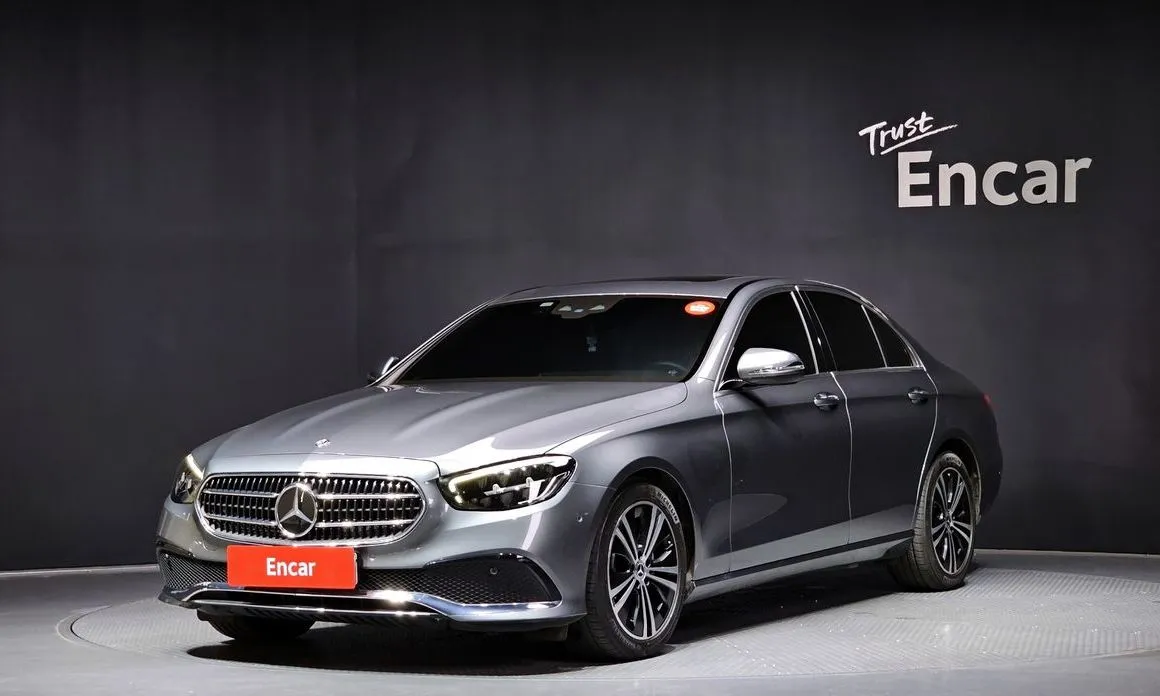 Mercedes-Benz E-Class — фото 1