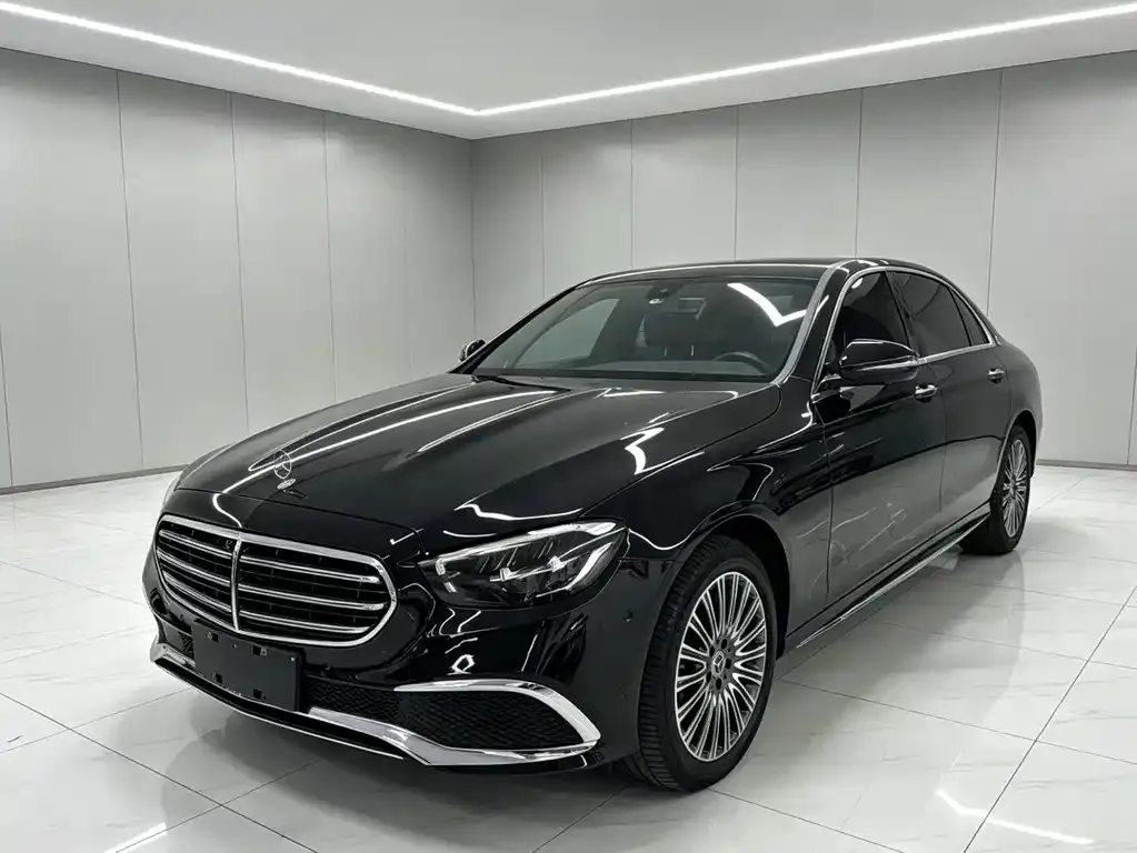 Mercedes-Benz E-Class — фото 1