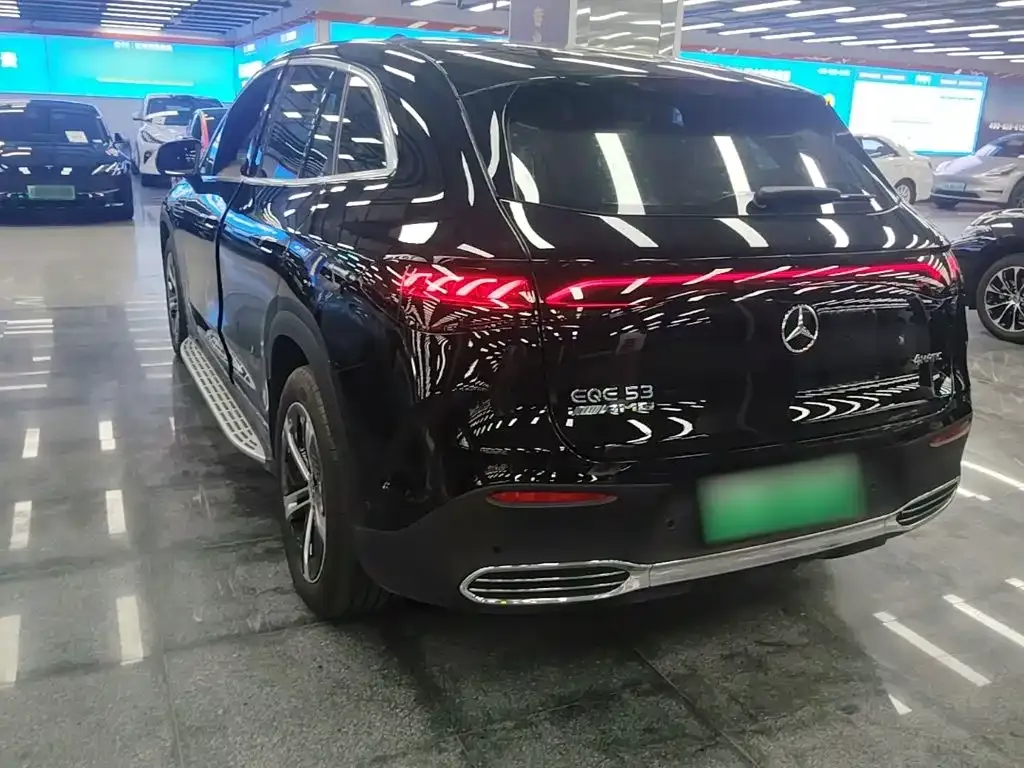Mercedes-Benz EQE SUV — фото 7