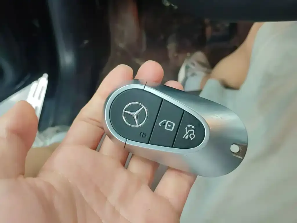 Mercedes-Benz EQE SUV — фото 2
