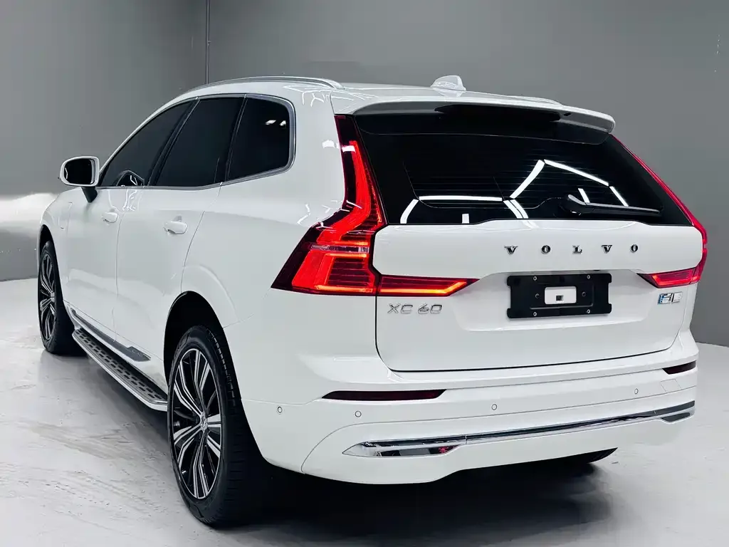 Volvo XC60 PHEV — фото 6