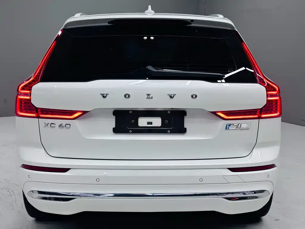 Volvo XC60 PHEV — фото 2