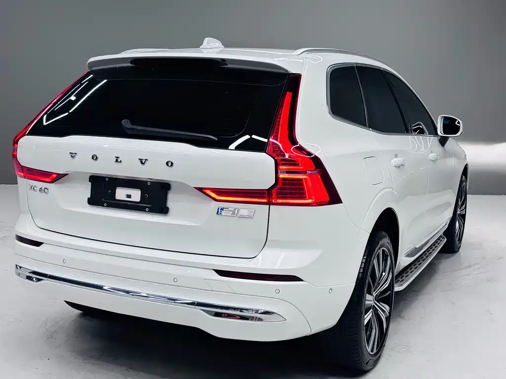 Volvo XC60 PHEV — фото 7