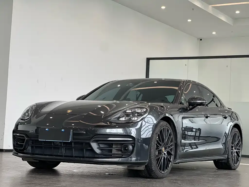 Porsche Panamera — фото 1