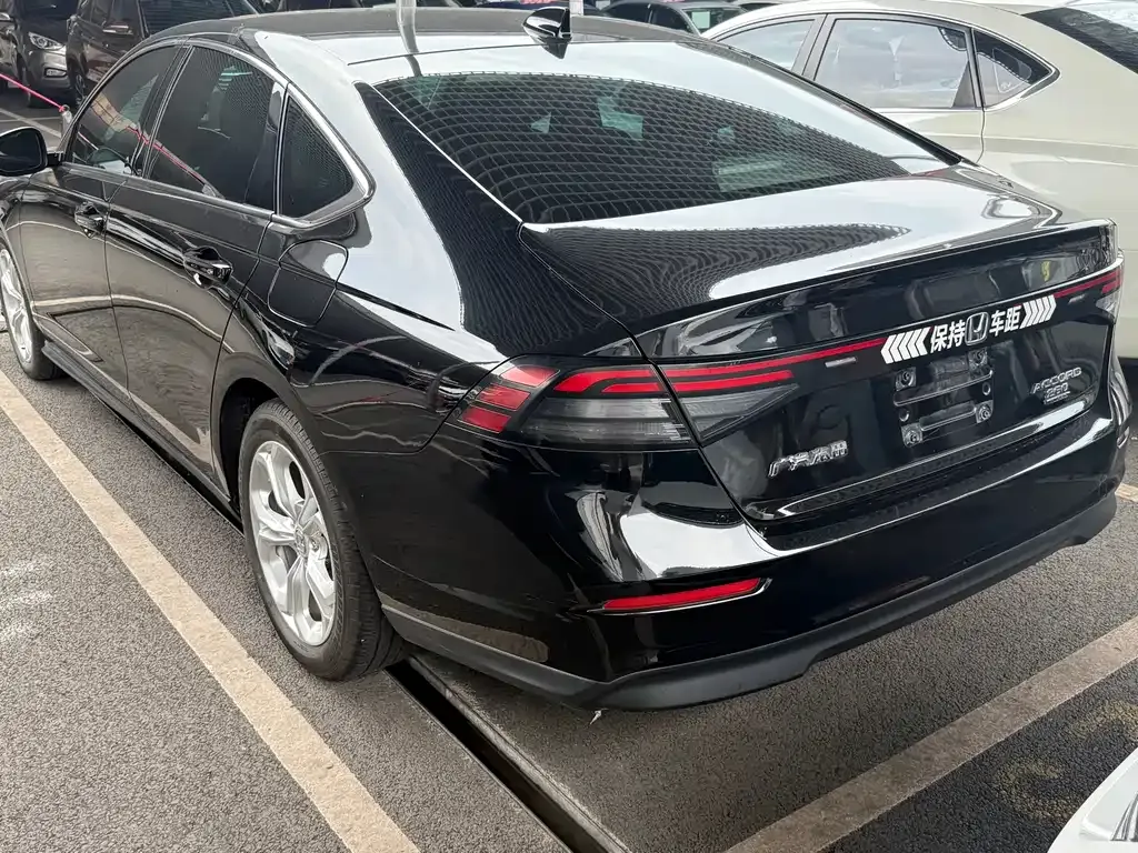 Honda Accord — фото 7