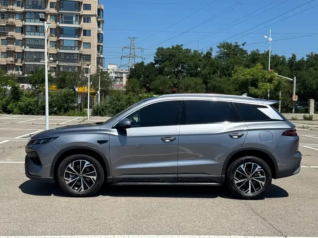 BYD L DM-i — фото 4