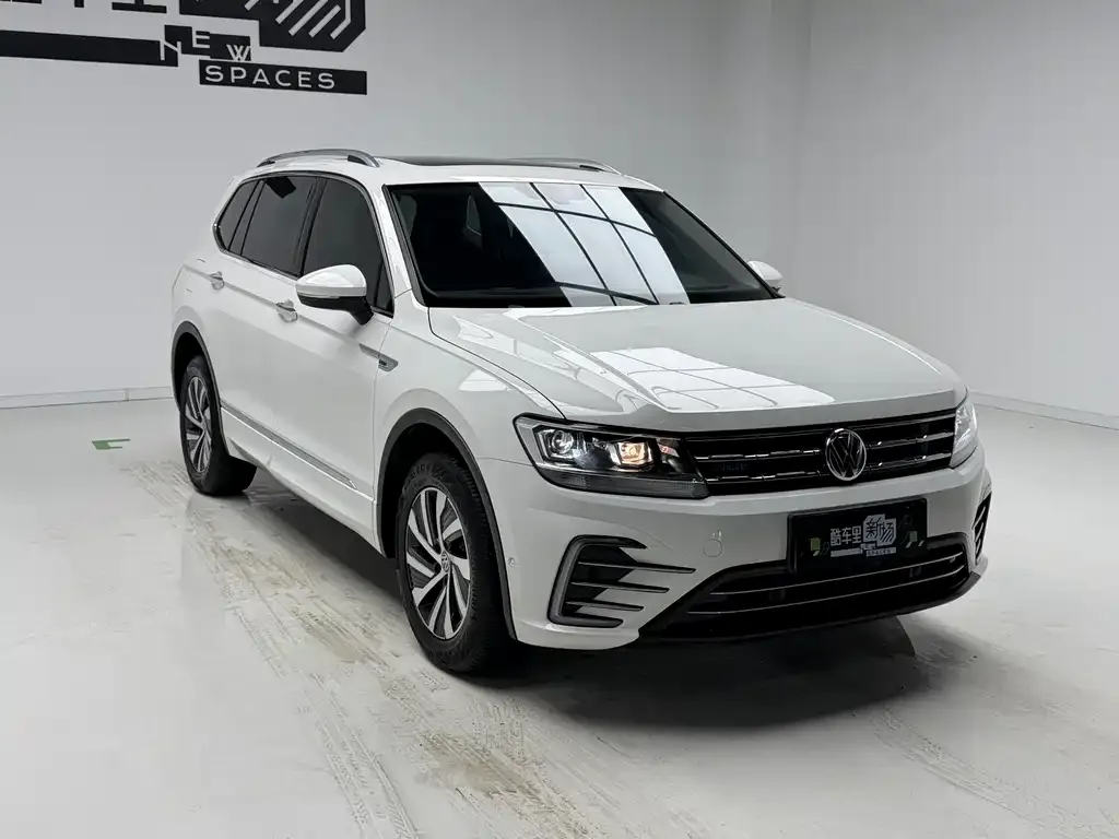 Volkswagen Tiguan L PHEV — фото 10