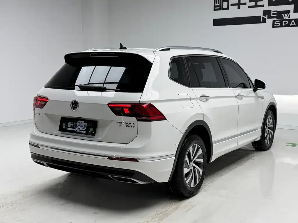 Volkswagen Tiguan L PHEV — фото 8