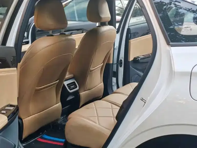 Geely Galaxy L6 — фото 3