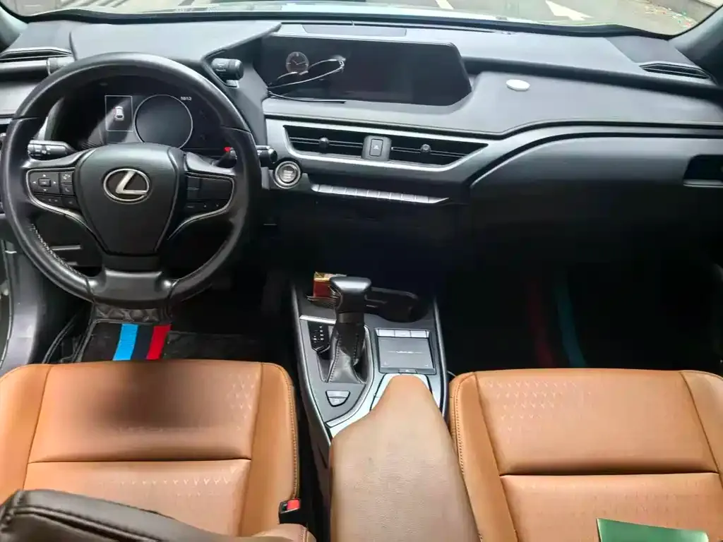 Lexus UX — фото 4