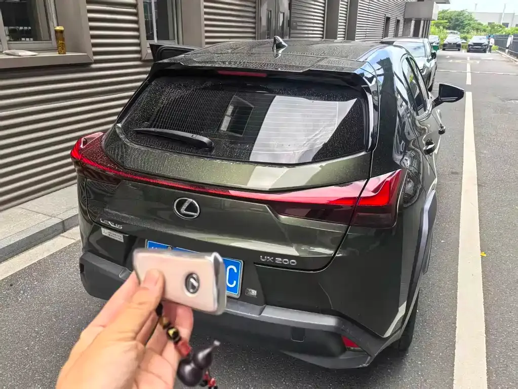 Lexus UX — фото 5
