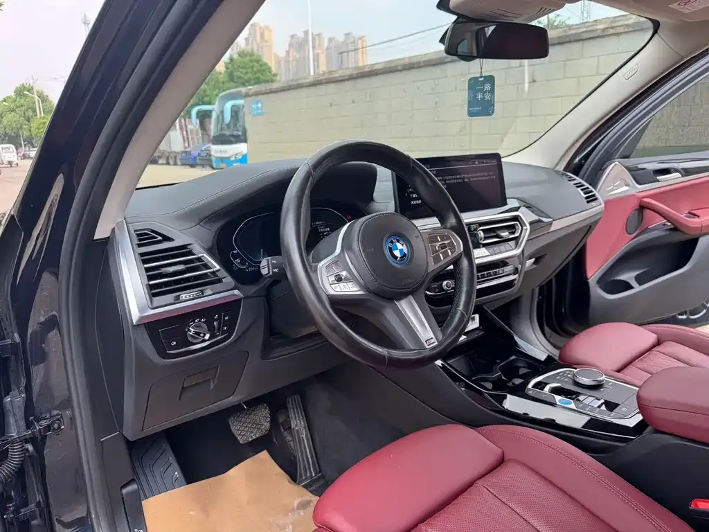 BMW iX3 — фото 9