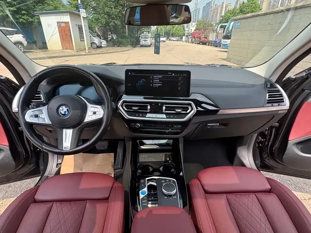 BMW iX3 — фото 3