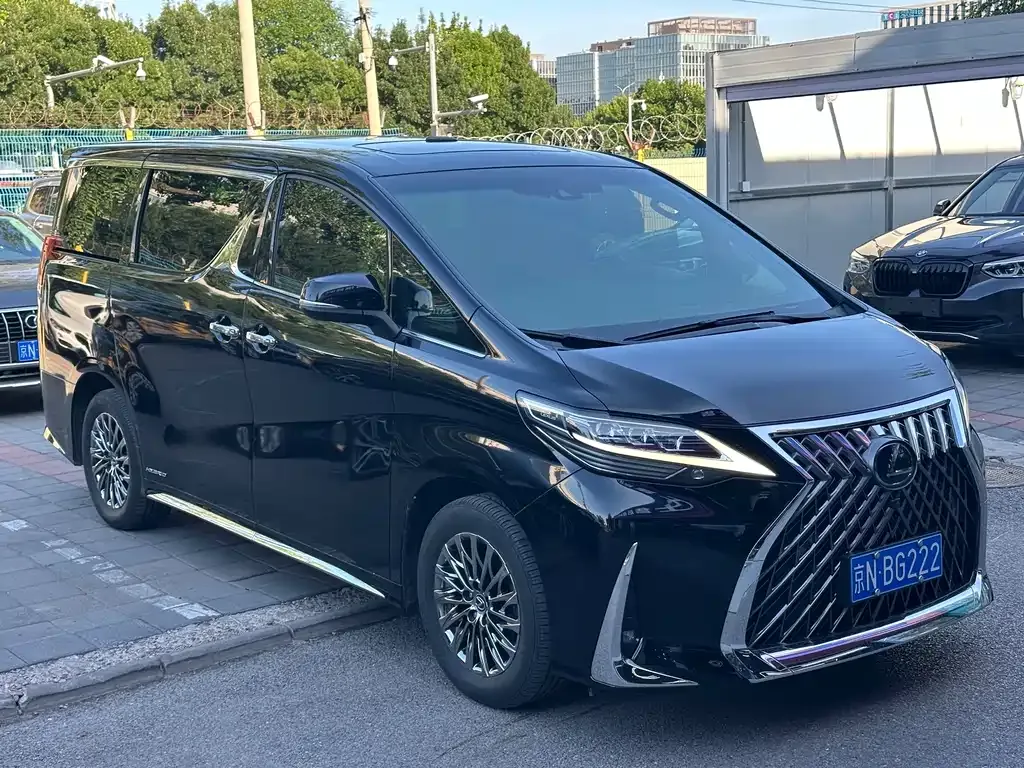 Lexus LM — фото 7