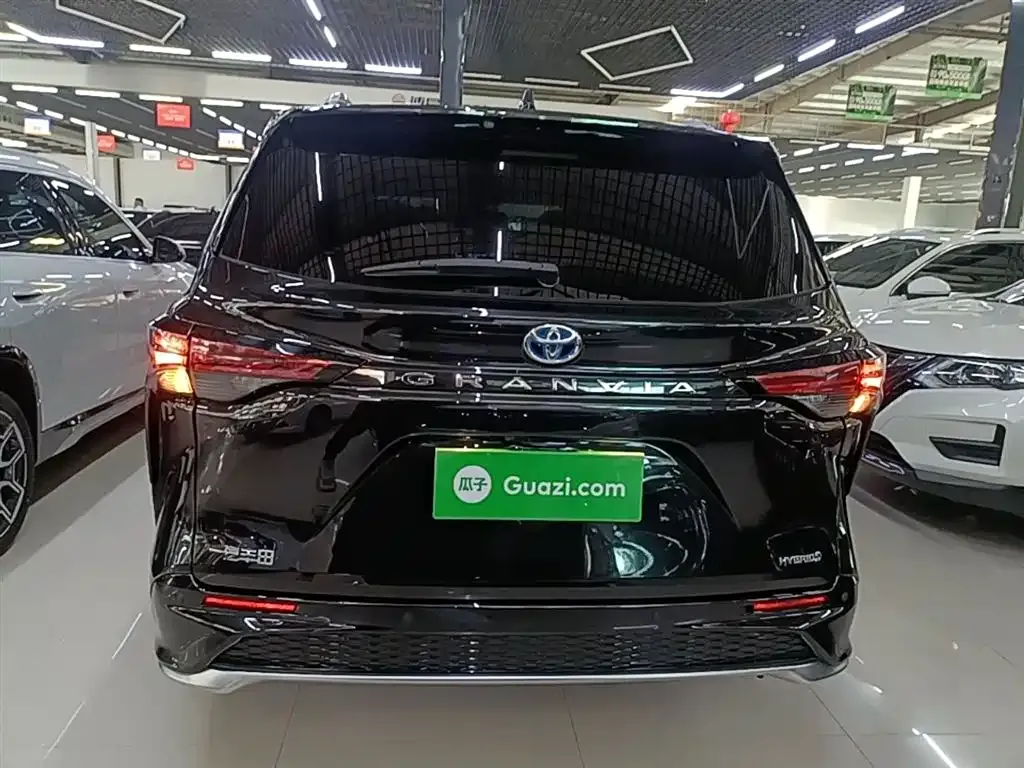 Toyota Granvia — фото 5