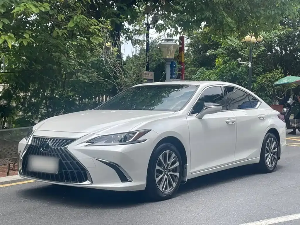 Lexus ES — фото 1