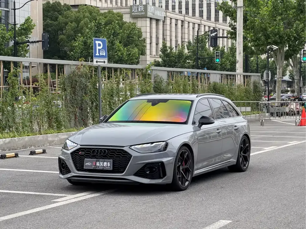 Audi RS 4 — фото 1