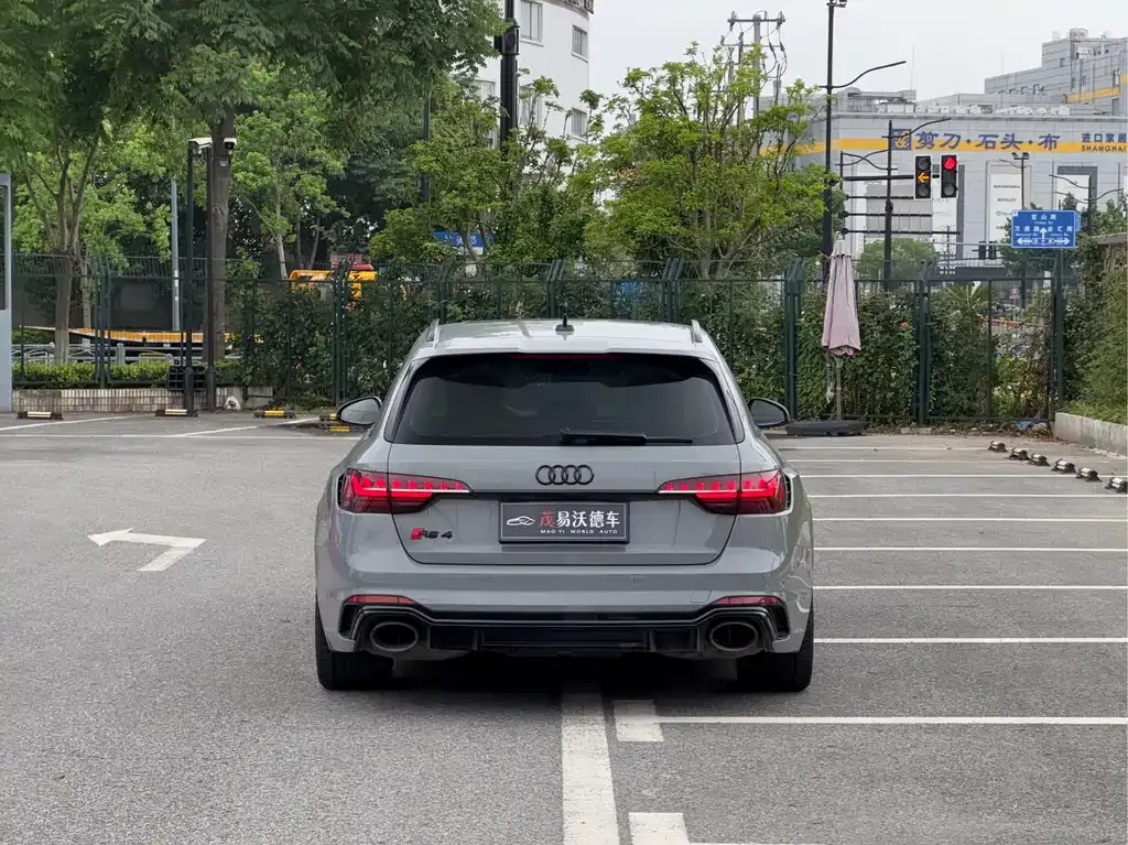 Audi RS 4 — фото 4
