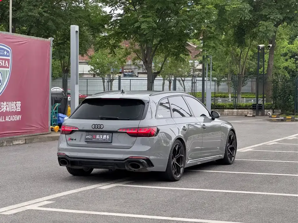 Audi RS 4 — фото 9