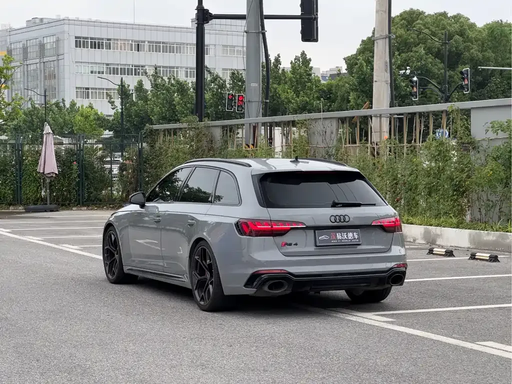 Audi RS 4 — фото 5