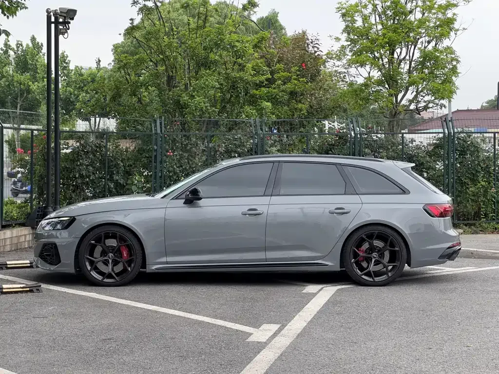 Audi RS 4 — фото 6