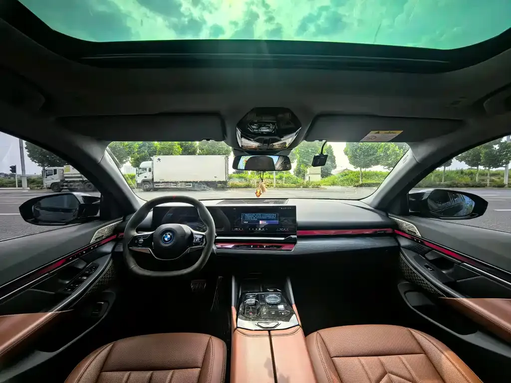 BMW i5 — фото 3