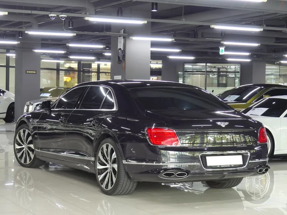 Bentley Flying Spur — фото 7