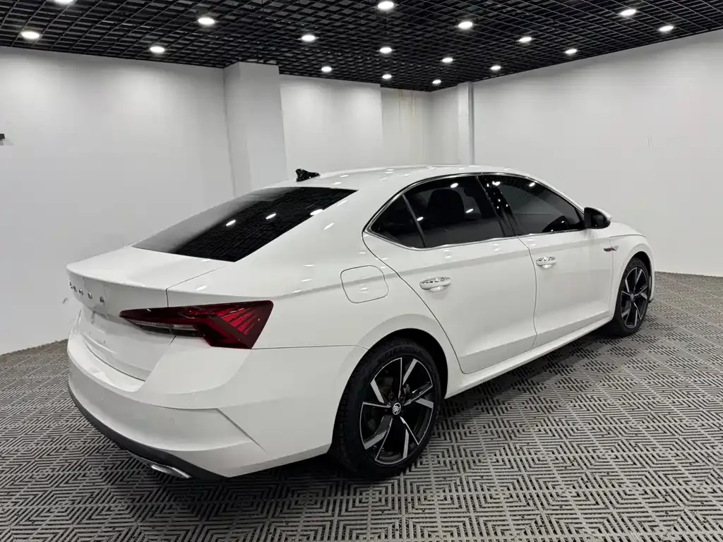 Skoda Octavia — фото 8