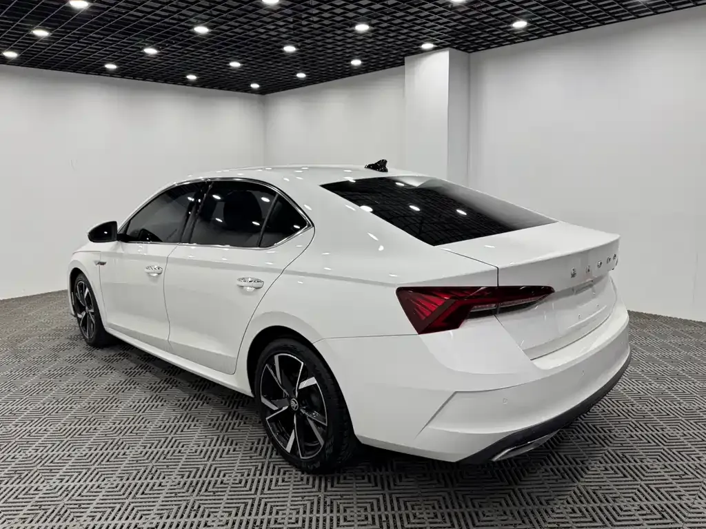 Skoda Octavia — фото 4