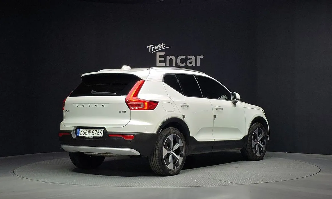 Volvo XC40 — фото 3
