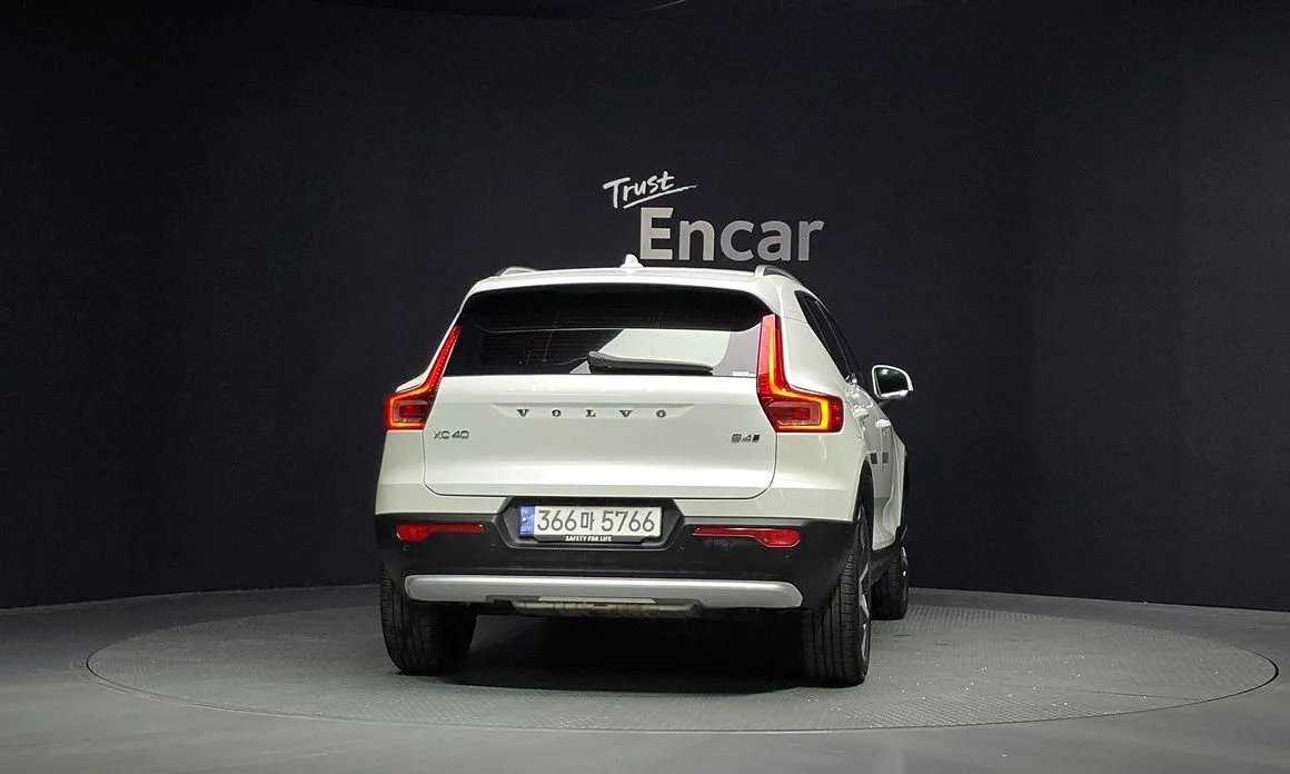 Volvo XC40 — фото 7