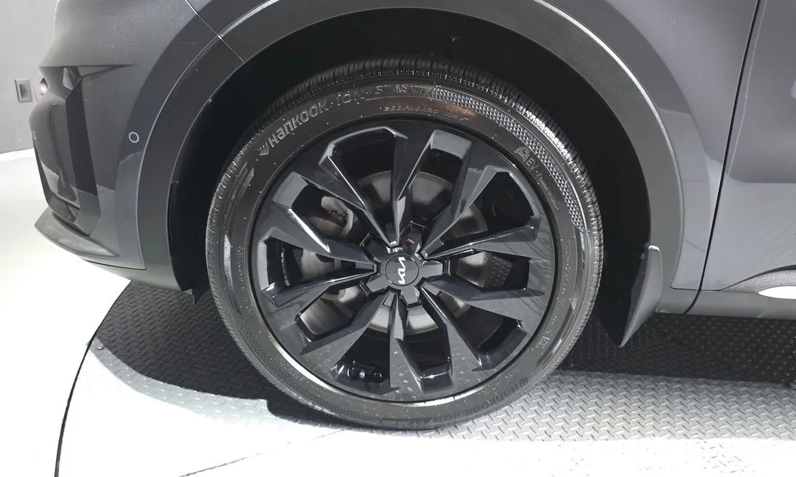 Kia Sorento — фото 10