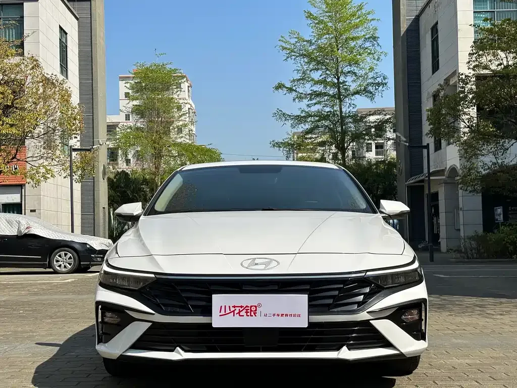 Hyundai Elantra — фото 5