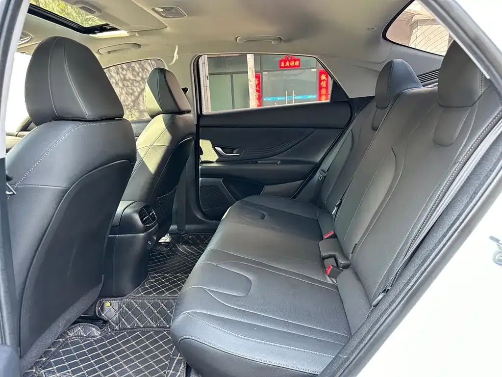Hyundai Elantra — фото 3