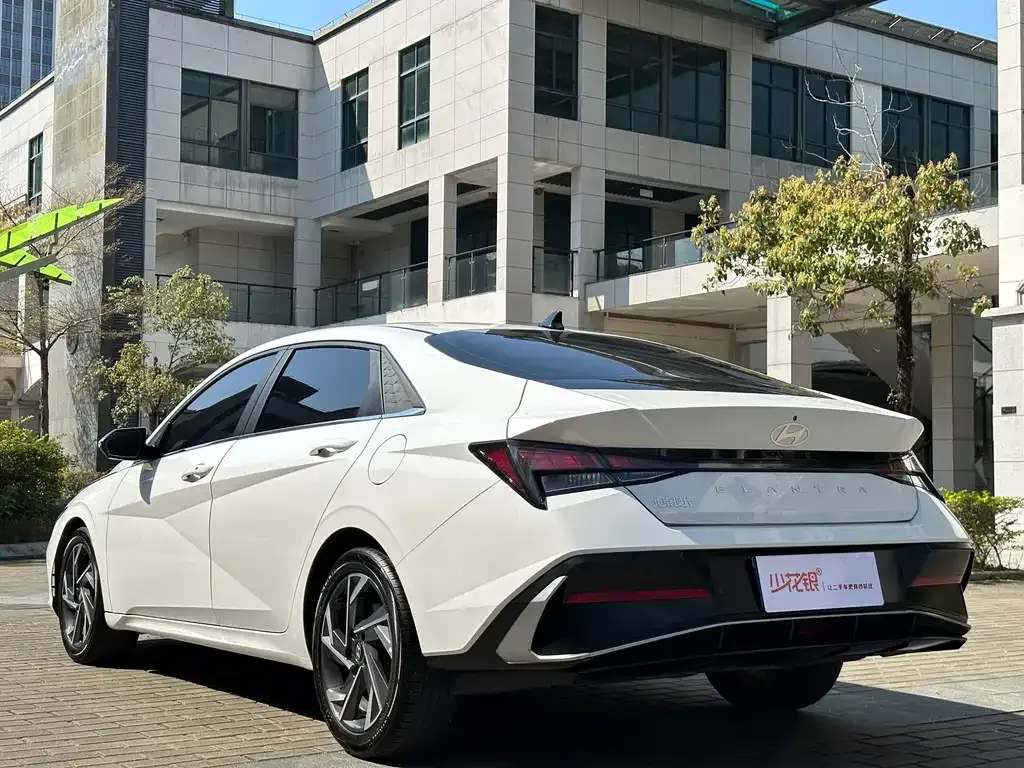 Hyundai Elantra — фото 9