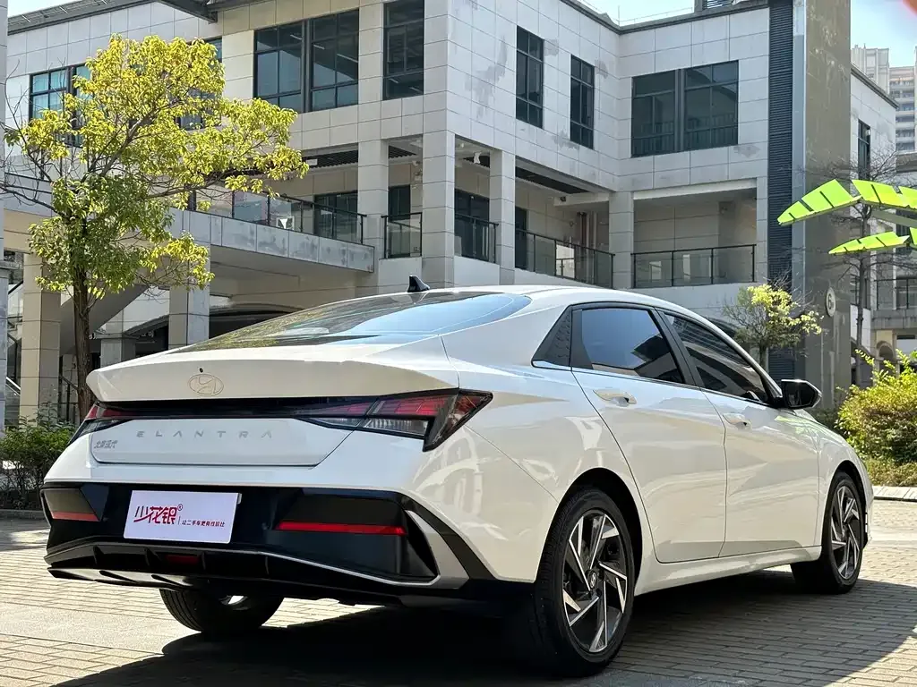 Hyundai Elantra — фото 8