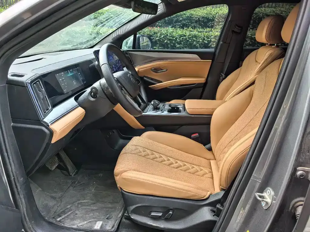 BYD L DM-i — фото 3