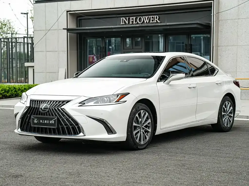 Lexus ES — фото 1