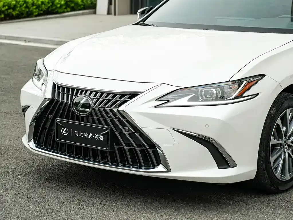 Lexus ES — фото 7
