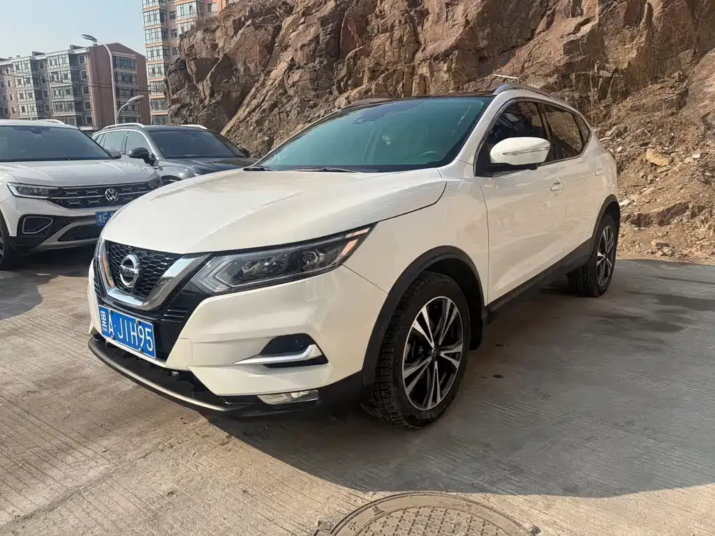 Nissan Qashqai — фото 1