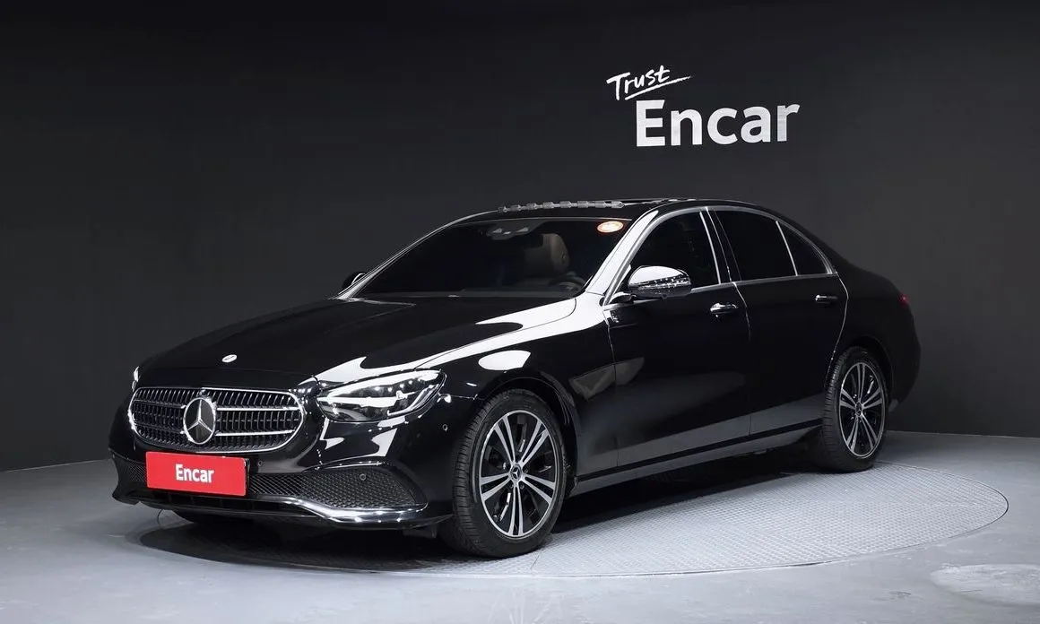 Mercedes-Benz E-Class — фото 1