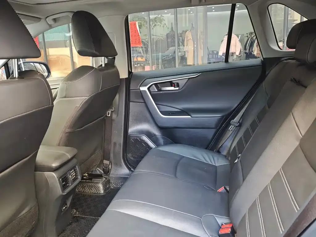 Toyota RAV4 — фото 2
