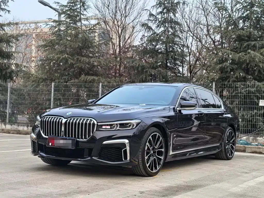 BMW 7 Series — фото 1
